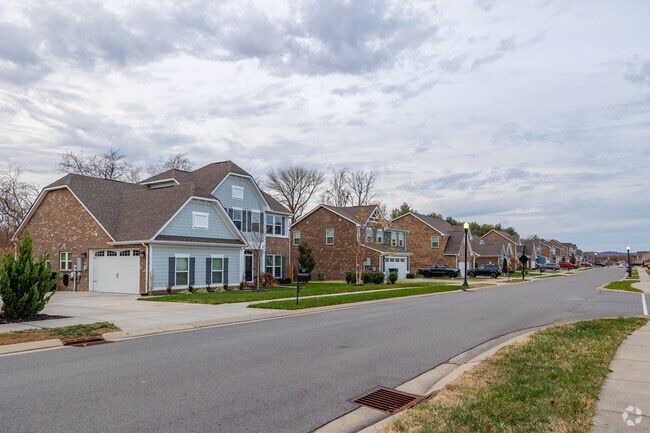 Neighborhoods in Gallatin have a mixed variety of home styles.