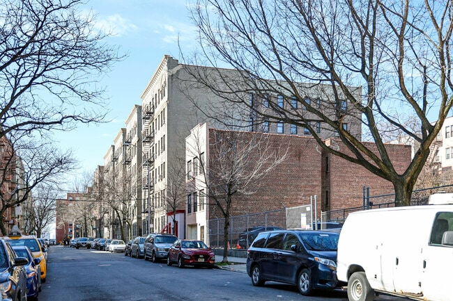 The Morris Heights community is home to some fantastic pre war co-ops.