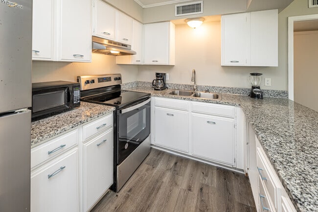 Lux of Lafayette, Lafayette, LA 70506 - photo 4