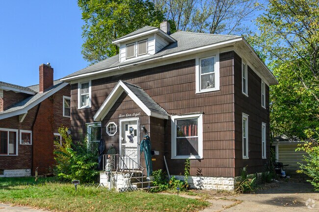 Homes built in the early 20th century are abundant in Historic Roosevelt.