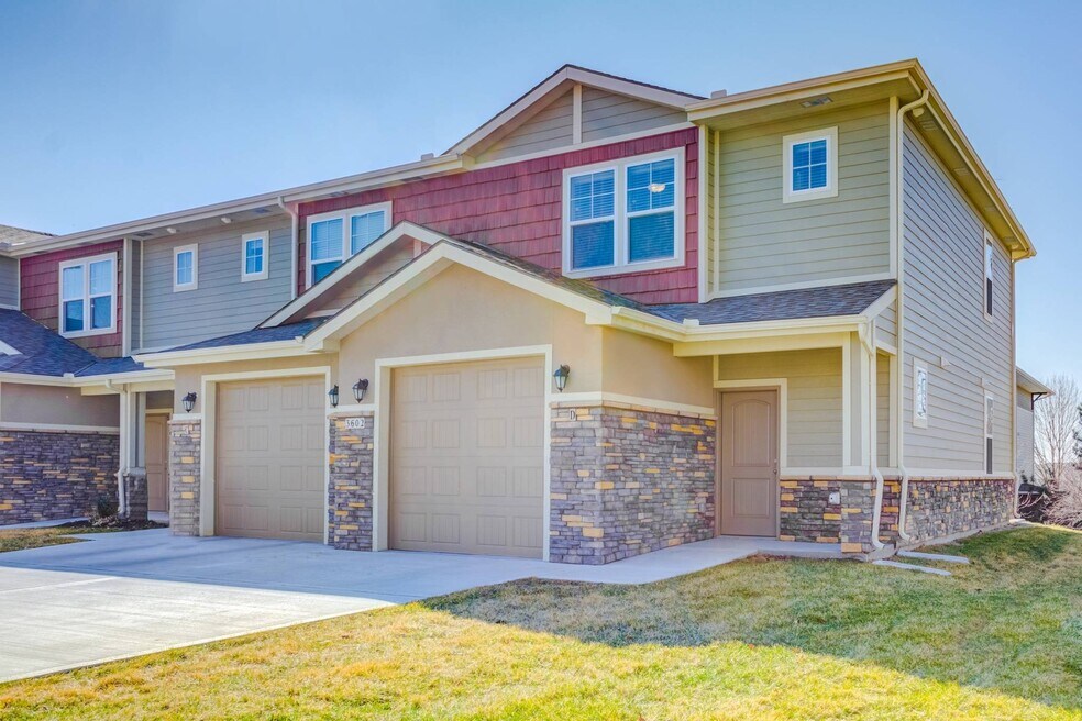Chapel Ridge Townhomes 3670 NE Akin Dr, Lees Summit, MO