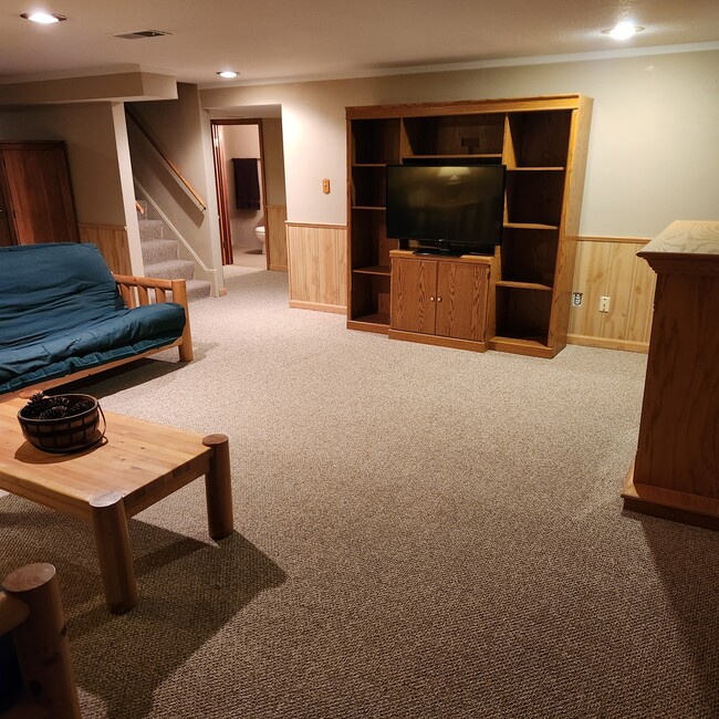 1007 Roselawn Ave W, Saint Paul, MN 55113 - photo 4