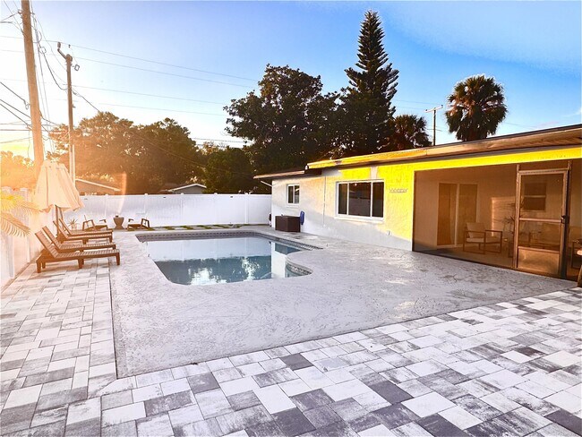 2109 Academy Dr, Clearwater, FL 33764 - photo 5