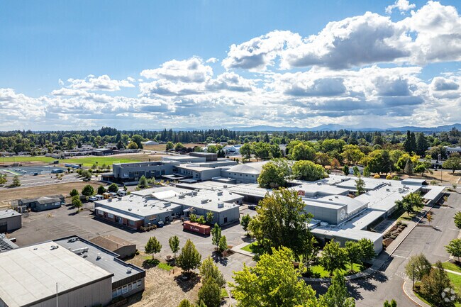 Students and teachers love the campus at Memorial Middle School in Albany, Oregon.
