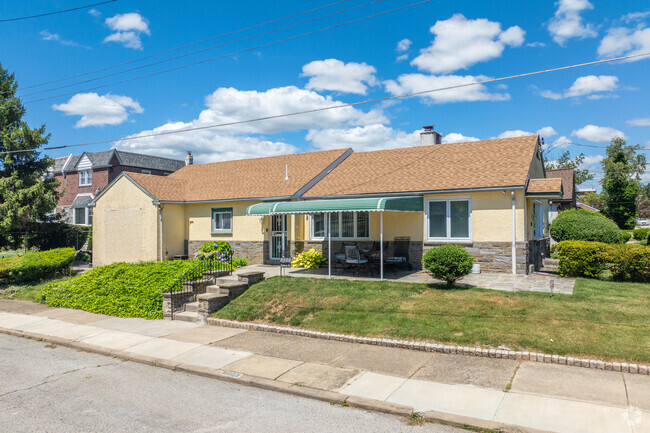 Ranch style homes date from the 1960s in Cedarbrook.