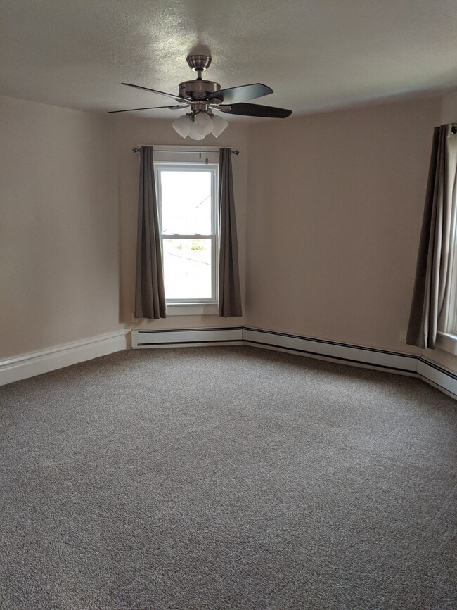 328 Bessemer Ave Unit 2, Grove City, PA 16127