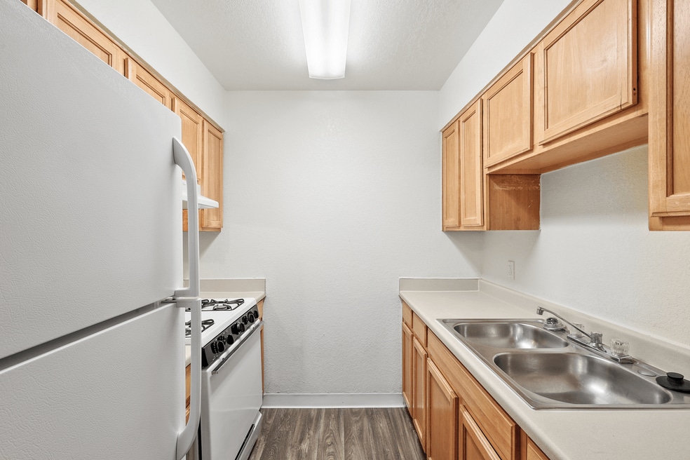 Bella Vista Apartments, Phoenix, AZ 85009 - photo 1