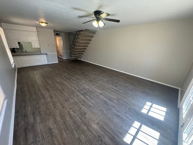 2103 49th St unit D, Lubbock, TX 79412 - photo 2