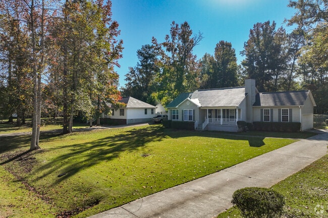 Cape Cod homes in Evergreen Plantations are single-story.