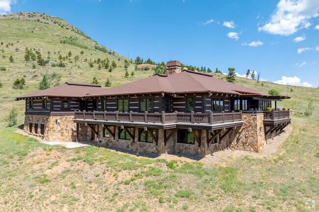 Prices range from $950,000 to $5.5 million, depending on land size in Sugarloaf.