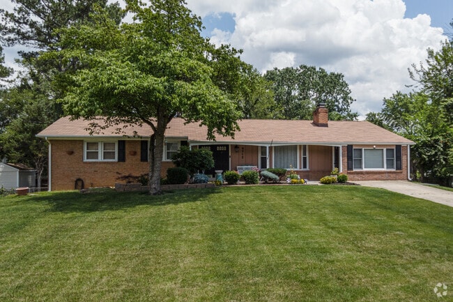 Ranch style homes of all types are common in Fort Washington.