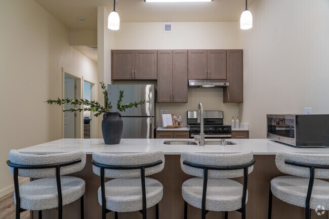 1BR, 1BA, - 696SF - Kitchen