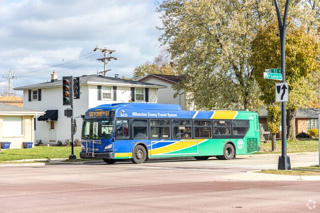 Hop on the bus from Wedgewood and be in downtown Milwaukee in minutes.