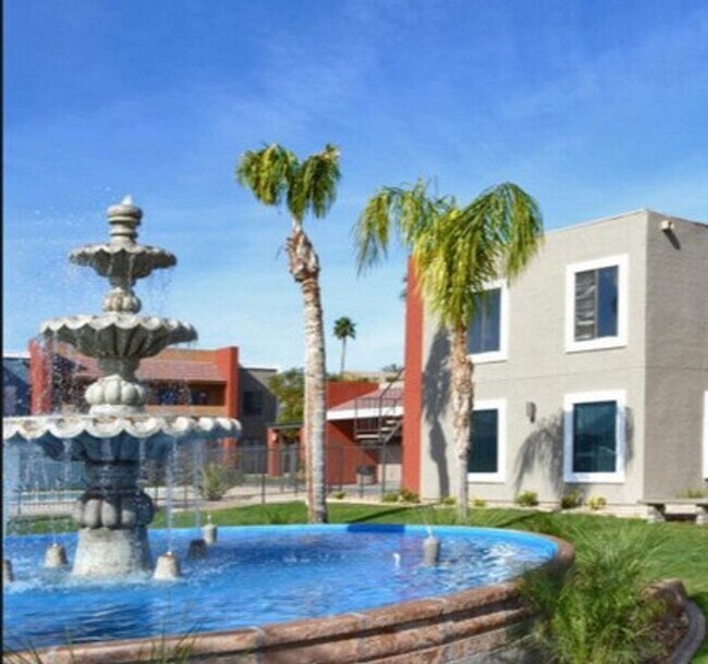 The Resort on 35th, Phoenix, AZ 85017 - photo 2