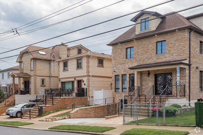 Young professionals, and families find Flushing Heights to be a desirable neighborhood.