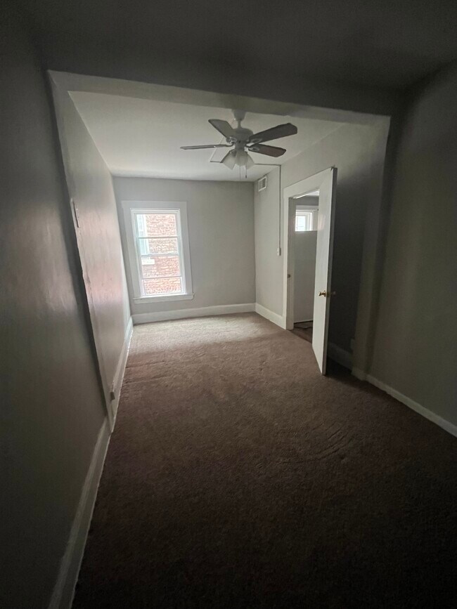 Nice sized bedroom!