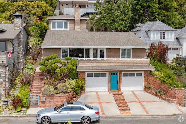 North Laguna offers an idyllic living with quick access to the North Coast Highway.