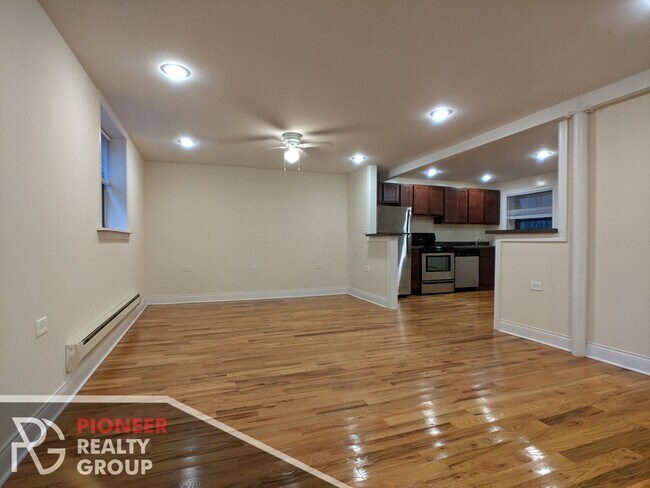 1129 W Oakdale Ave unit 1, Chicago, IL 60657 - photo 2