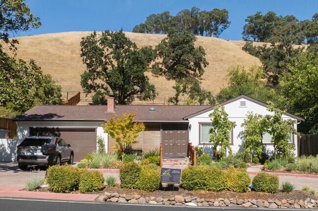 Springbrook is a the perfect neighborhood if you are looking for ranch style homes in the hills.