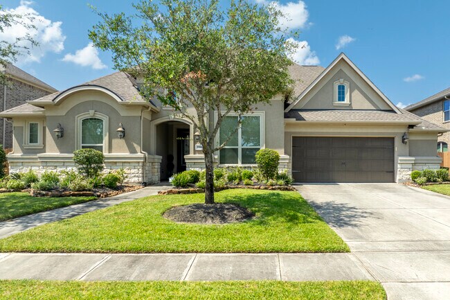 Harmony’s streets are lined with traditional homes, offering comfort and modern living.