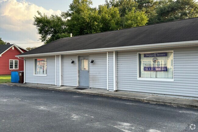 Stepping Stones Learning Academy serves the community of Fruitland.