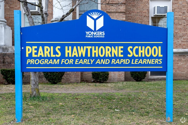 Pearls Hawthorne School Signage