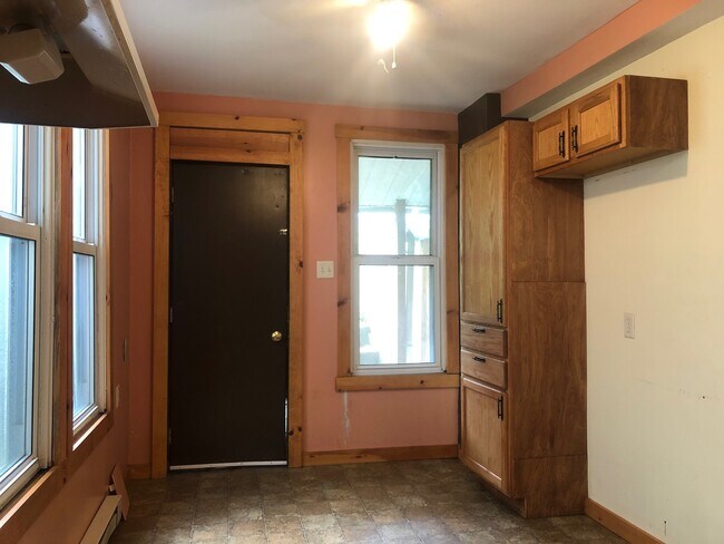 1221 W Walnut St, Coal Township, PA 17866 - photo 7