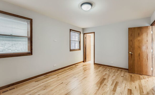 2550 W Winnemac Ave unit 1, Chicago, IL 60625 - photo 6