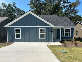 4 Summertide Dr, Phenix City, AL 36869