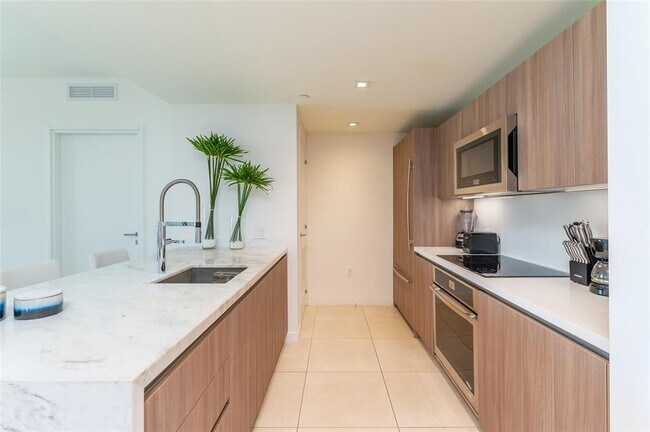 Tiffany House unit 502, Fort Lauderdale, FL 33304 - photo 3