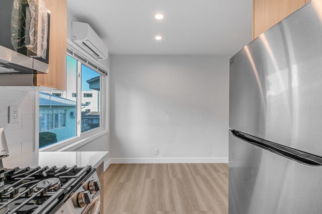 4321 Saugus Ave, Los Angeles, CA 91403 - photo 4