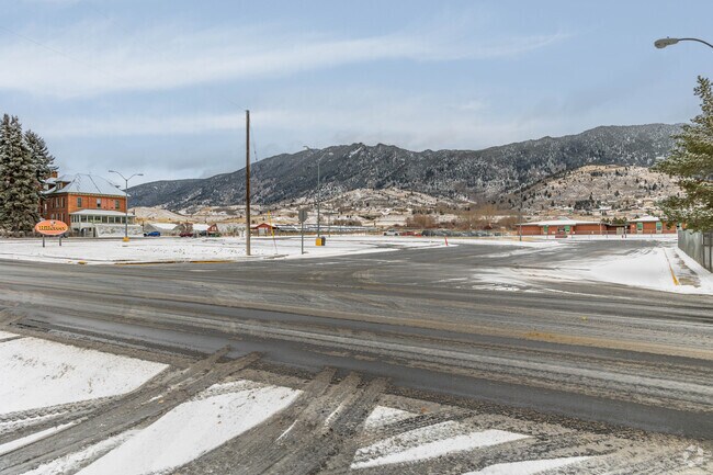 Hillcrest Elementary School is a great place for Floral Park kiddos to start school.
