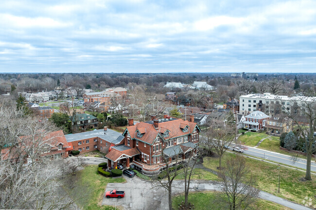 Mansion Day School is located  in Woodland Park, Columbus Ohio.