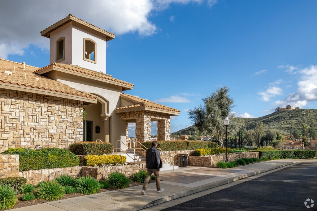 About Tuscany Hills Schools, Demographics, Things to Do