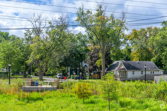 Stratton has easy access to beautiful walking paths and scenic lookouts nearby.