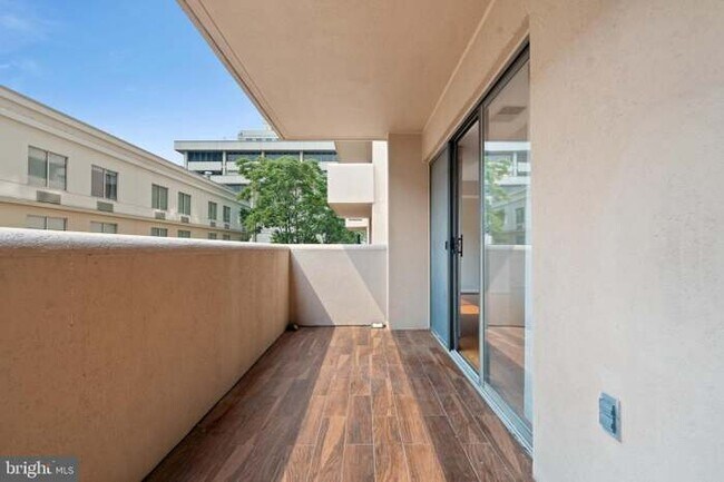 Woodbury Heights Condominium unit 1301 N Courthouse Rd, Arlington, VA 22201 - photo 7