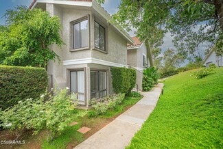 925 Thistlegate Rd, Oak Park, CA 91377