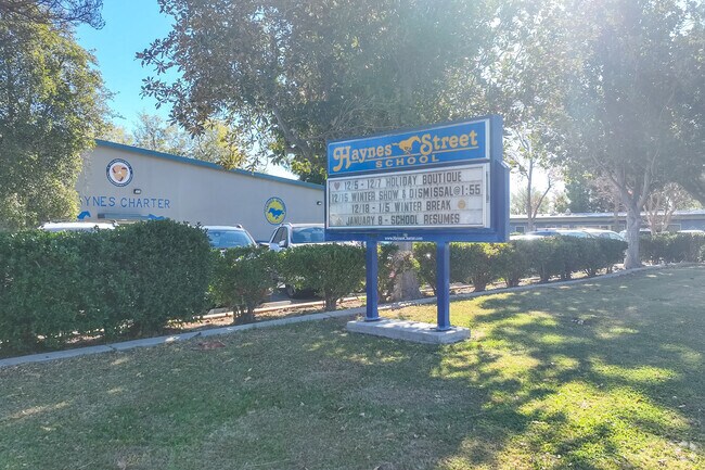 The ratio of students and teachers at Haynes Charter For Enriched Studies is 22 to 1.