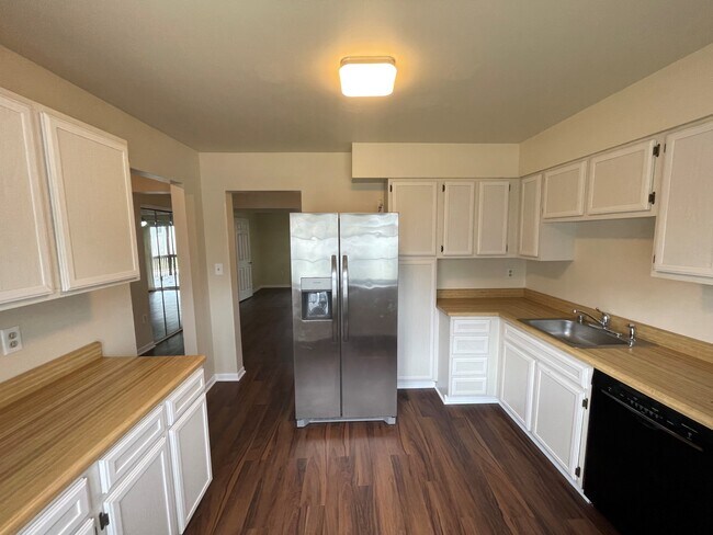 8234 Roanoke Ct, Severn, MD 21144 - photo 5