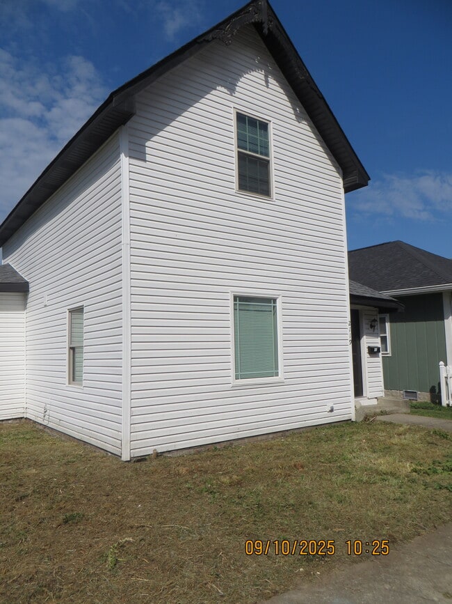 2119 Noble St, Anderson, IN 46016 - photo 3