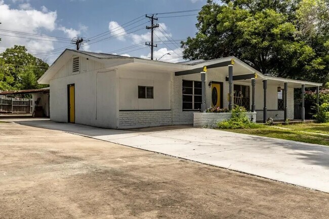 463 Sprucewood Ln, San Antonio, TX 78216 - photo 5