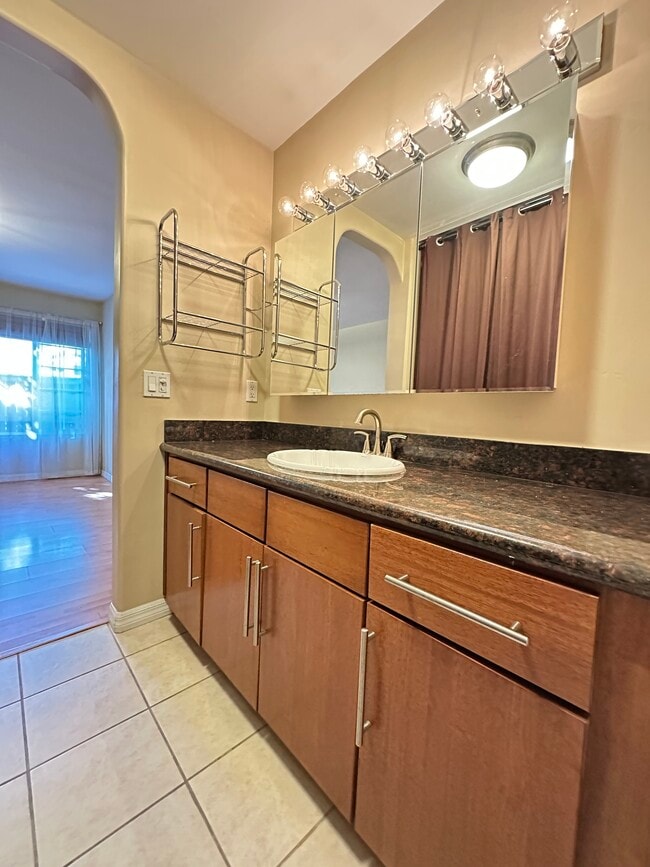 5404 Balboa Arms Dr unit 354, San Diego, CA 92117 - photo 5