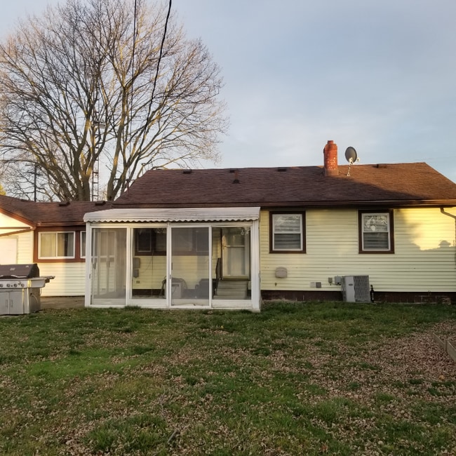 4493 290th St, Toledo, OH 43611 - photo 2