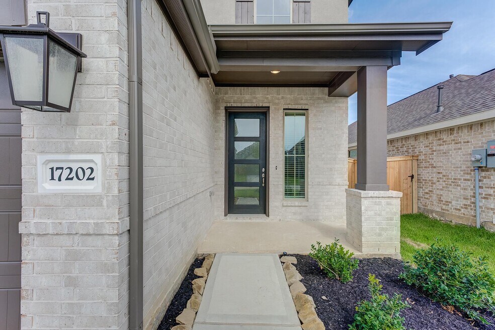 110 Orange Blossom Ct unit 38030743, Mont Belvieu, TX 77535 - photo 1