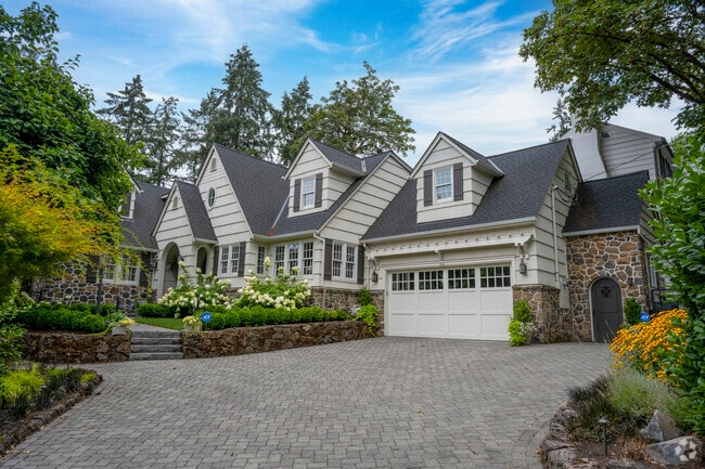 The Lakewood neighborhood is surrounded by very large homes.