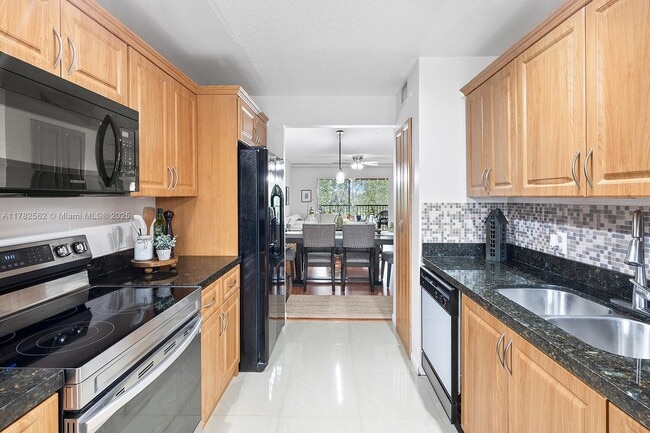 Plymouth at Century Village, Pembroke Pines, FL 33027 - photo 4