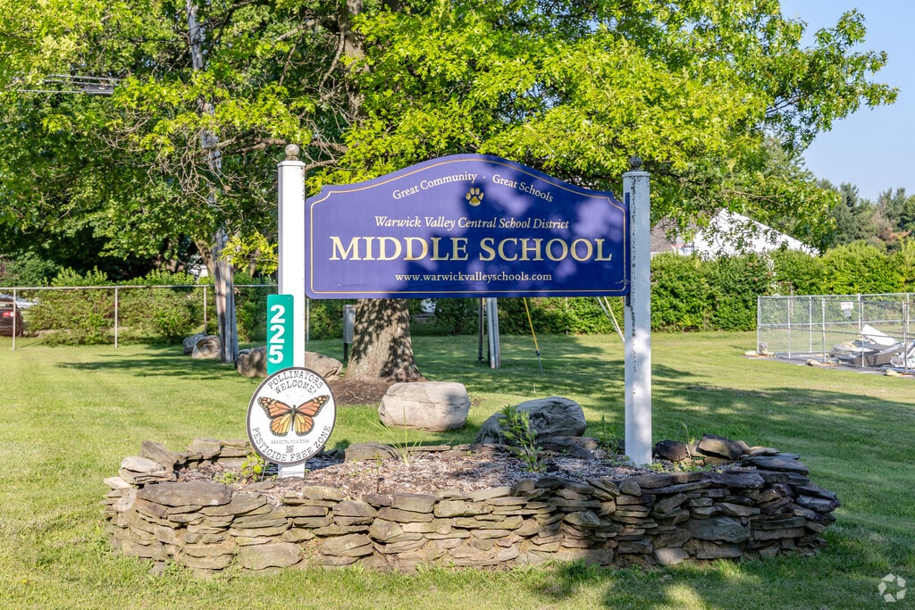 Niche gives Warwick Valley Middle School an overall grade of A-.