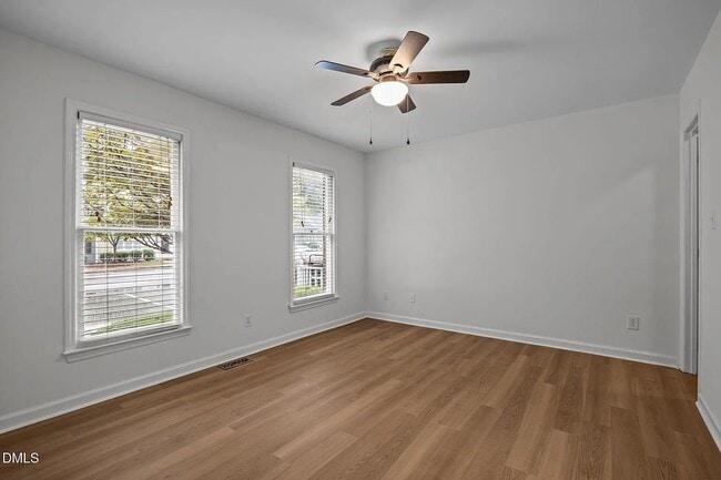 1033 Oak Lake Ct unit Downstairs Bedroom, Raleigh, NC 27606 - photo 3