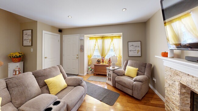 48 Hancock Commons, Yaphank, NY 11980 - photo 2