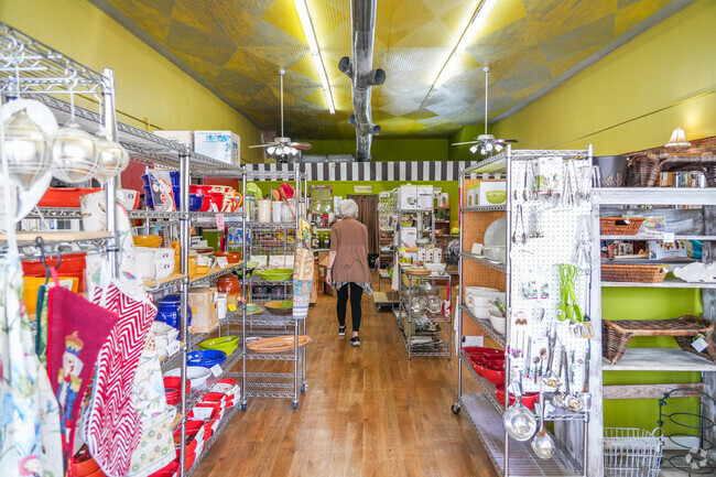 West Point’s downtown boutiques offer everything from handmade candles to fashion and gifts, adding life to the city’s historic streets.